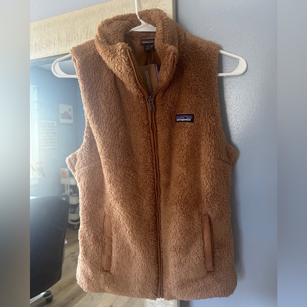 NWT Patagonia Los Gatos vest size M, color beech brown
